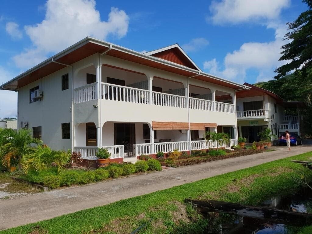 Отель Tourterelle Holiday Home 3*