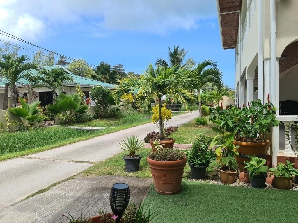 Фото Tourterelle Holiday Home 3*