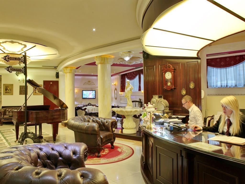 Готель Queen?S Astoria Design Hotel 4*