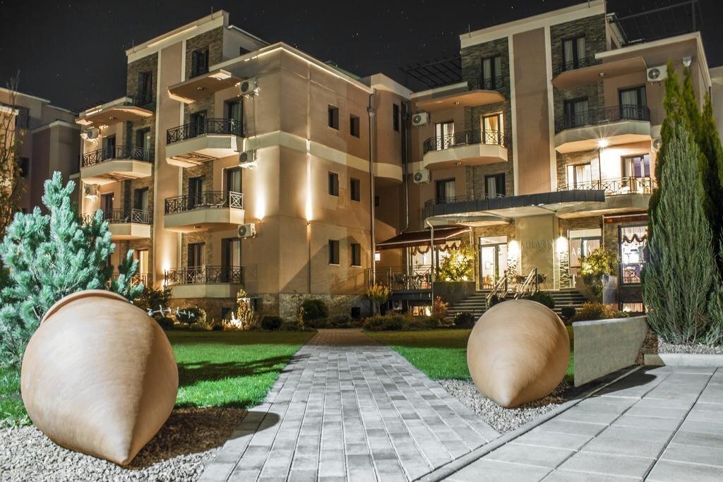 Готель Solaris + 4*