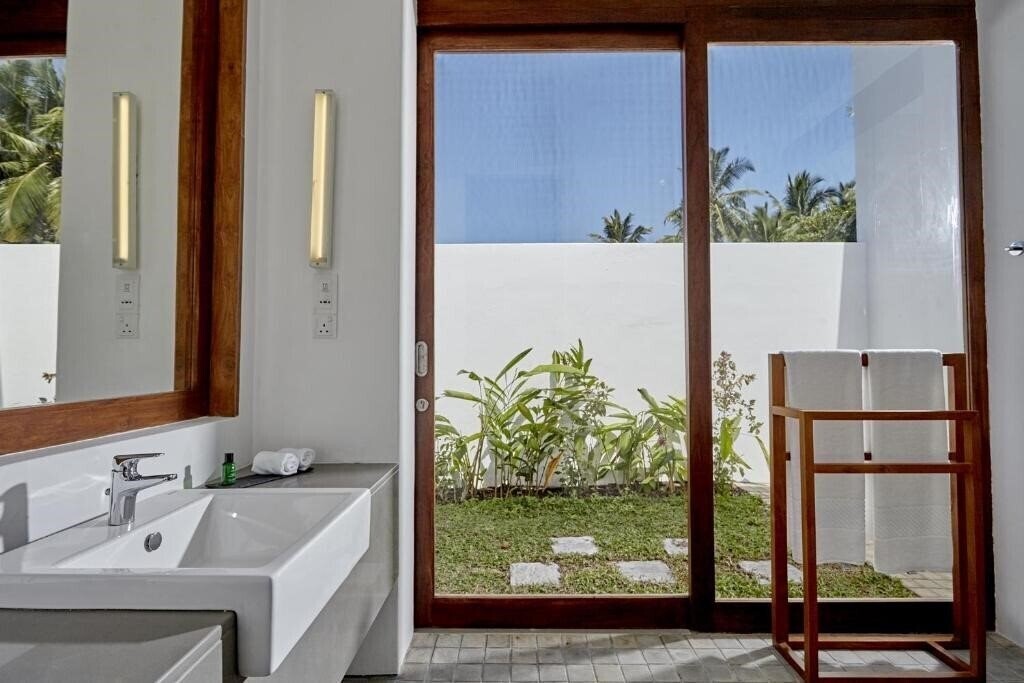 Фото Aavya Cove Villas by Aahaasa Collection 5*