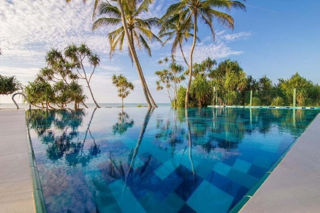 Готель Adana Beach Resort 1*