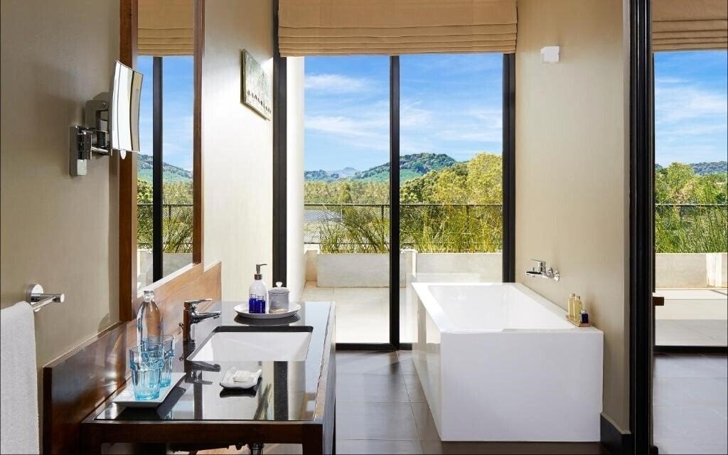 Фото Jetwing Lake 5*