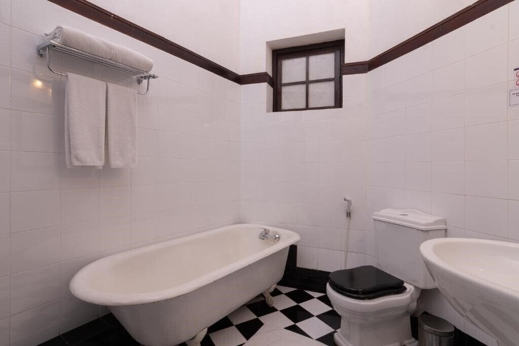 Фотография Queen'S Hotel - Kandy Sri Lanka 3*