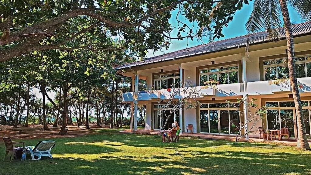 Готель Raja Beach Hotel 1*