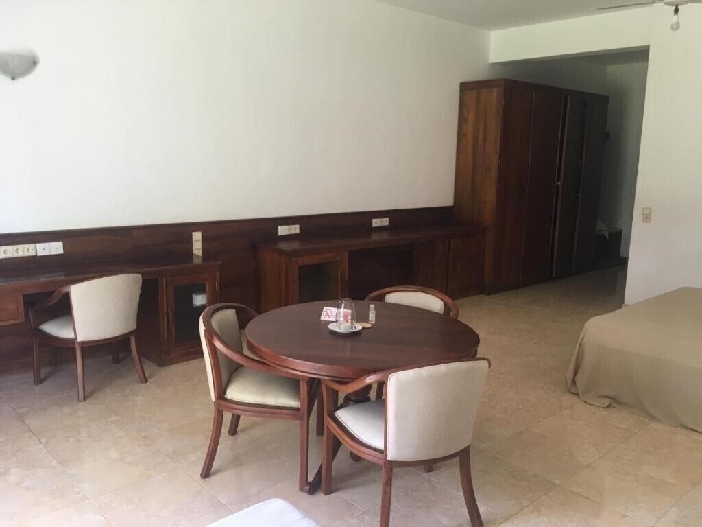 Картинка Raja Beach Hotel 1*