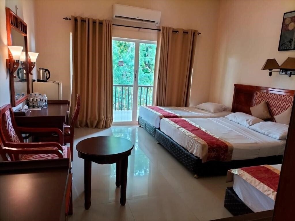 Фото Heritage Hotel Anuradhapura 3*
