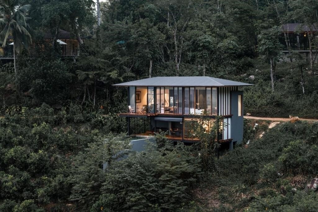 Отель Glenross Living 4*