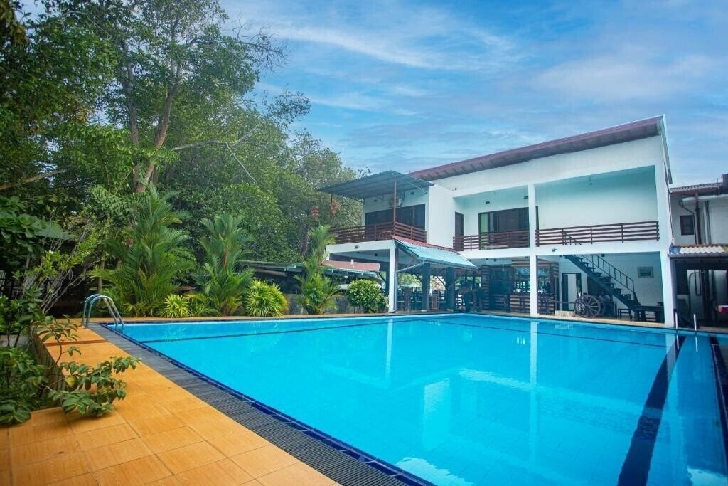 Готель The Mangrove Cave Hotel 2*