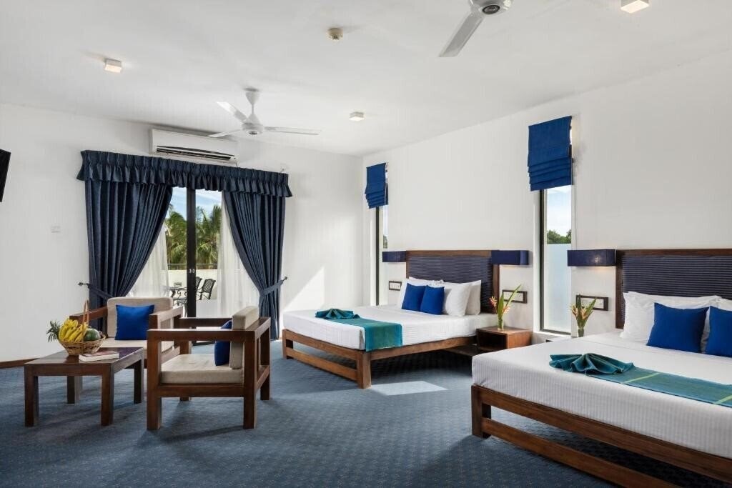 Фото Blue Wave Arugam Bay 4*