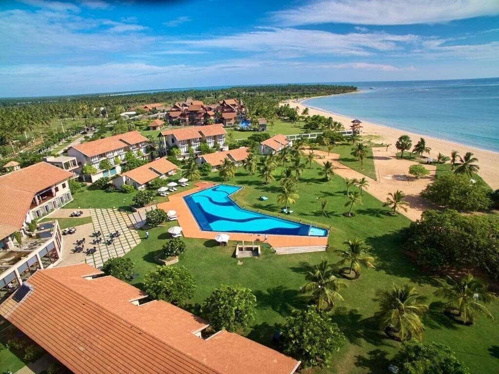 Готель The Calm Resort 4*