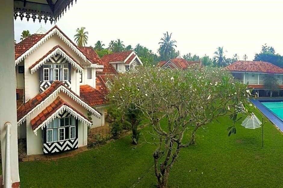 Готель Warahena Beach Hotel 3*