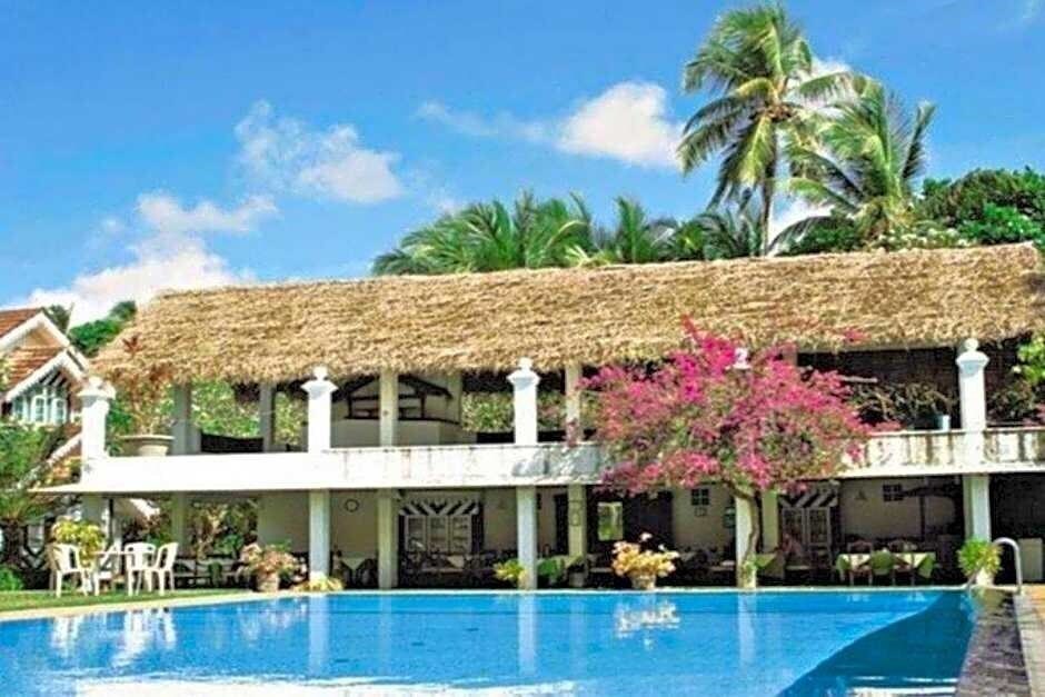 Фотографія Warahena Beach Hotel 3*