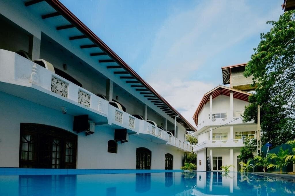 Отель Prince Beach Hotel Bentota 3*
