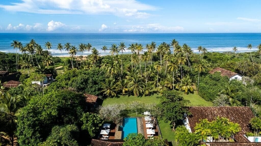 Фото Taru Villas Rock Villa Deluxe 5*