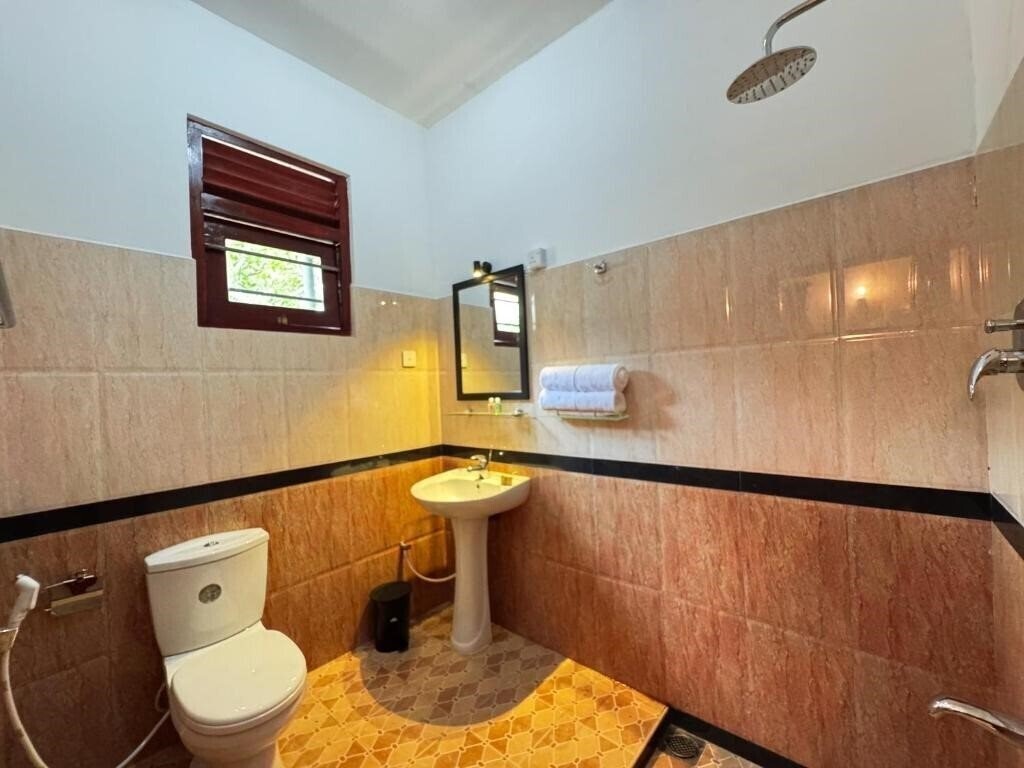 Фотографія Lira - Unawatuna 2*