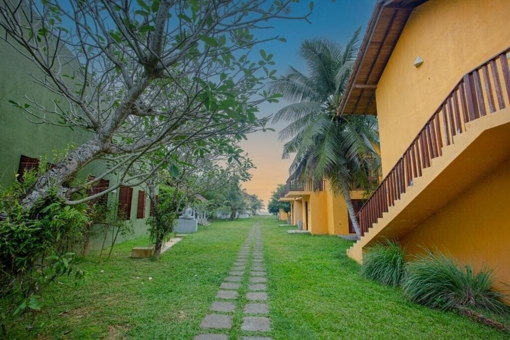Готель Ahyora Beach Resort 3*