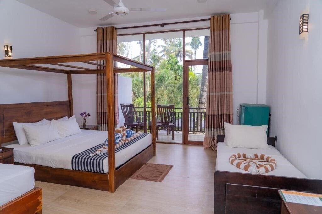 Фото Bay Hiriketiya Hotel 2*