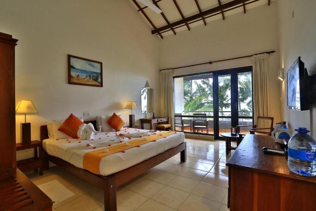 Фото Sea Rock Villa 3*