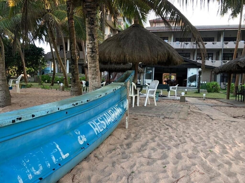 Готель Oasey Beach 3*