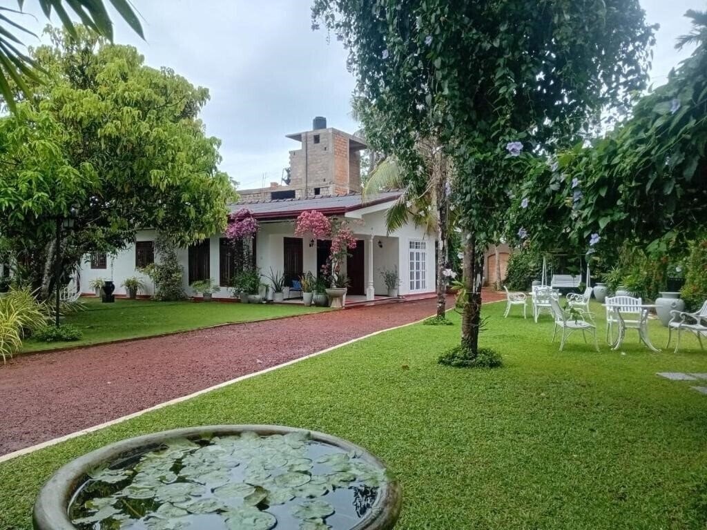 Готель Velapura River Garden 2*