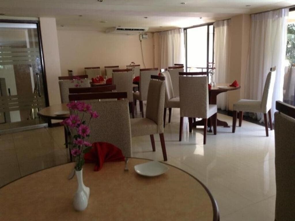 Фото Devon Hotel 3*