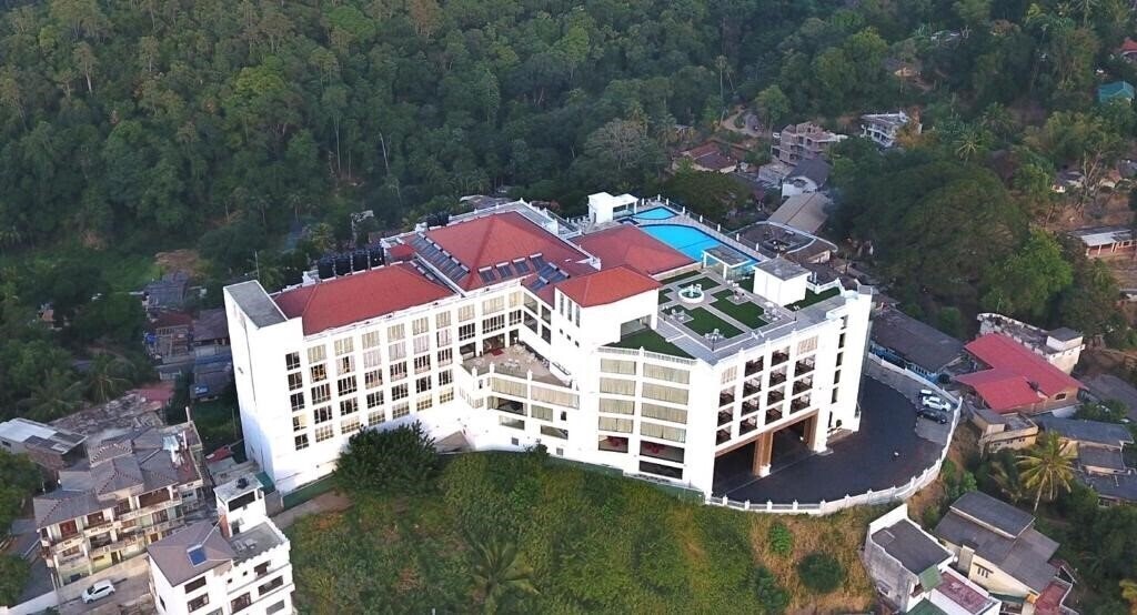 Готель Grand Kandyan 4*