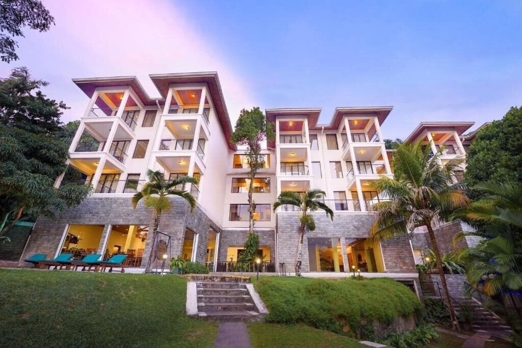 Отель Randholee Resort 4*