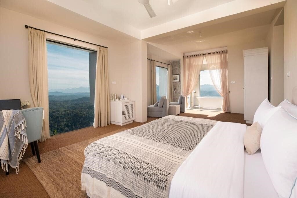 Фотографія W15 Ambuluwawa 5*