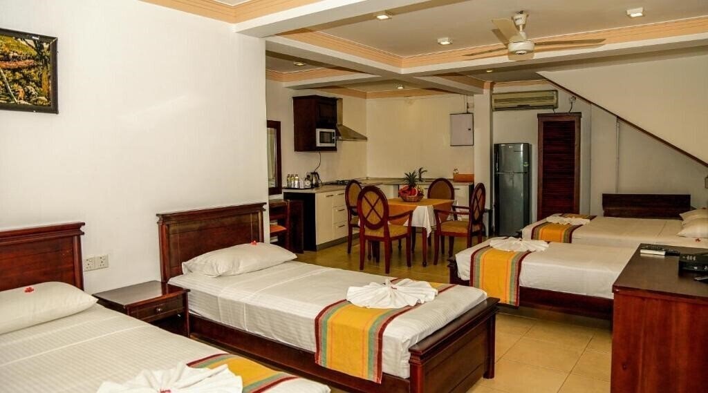 Готель Oak Ray Serene Garden Hotel 3*