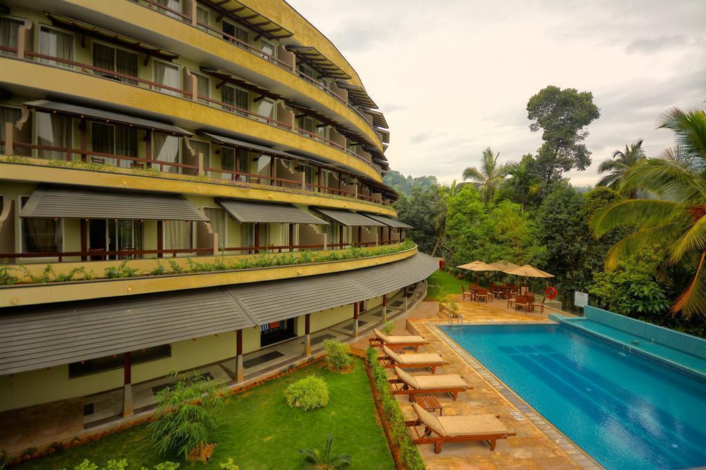 Фото Earls Regency 4*