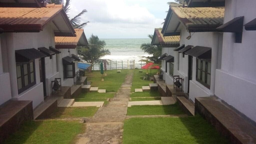 Отель Ramon Beach Resort 2*