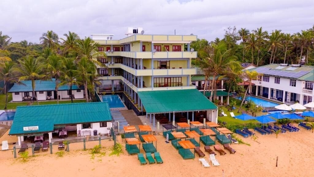 Готель Serenade Beach Hotel 3*
