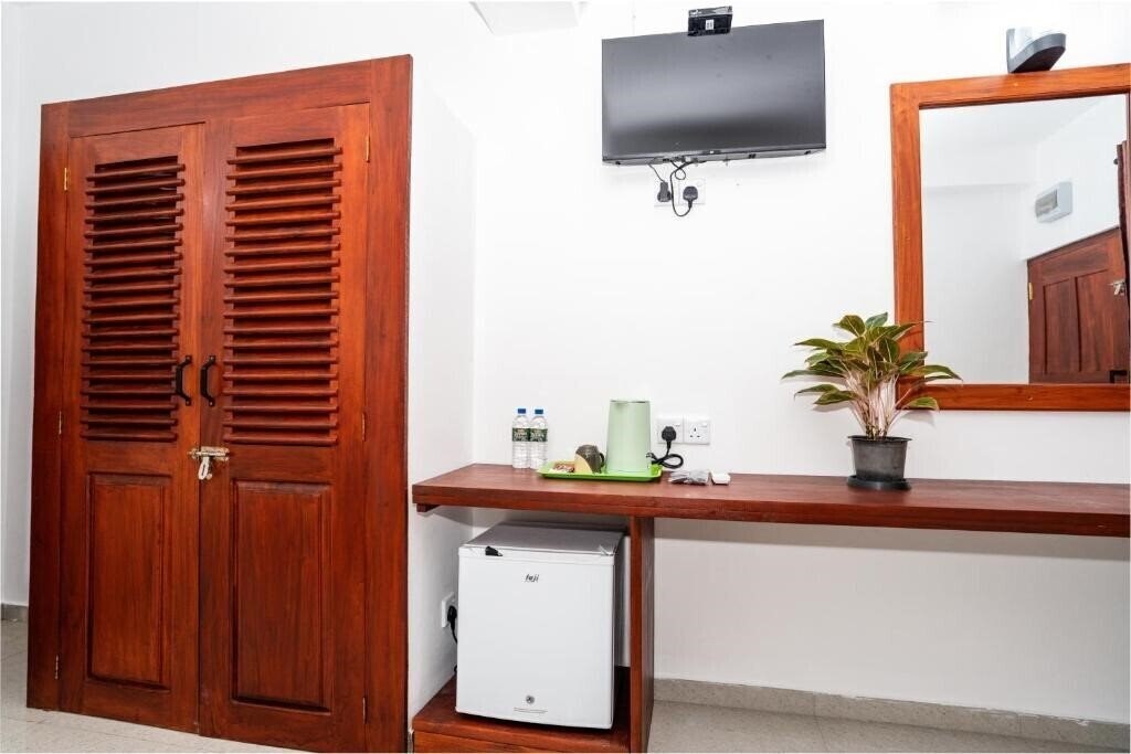 Фото Serenade Beach Hotel 3*