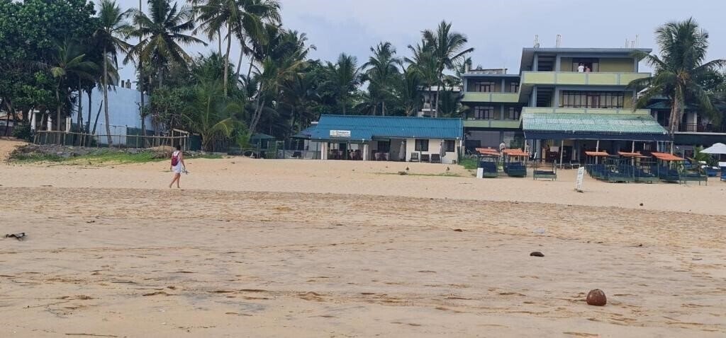 Фото Thirangama Beach 2*