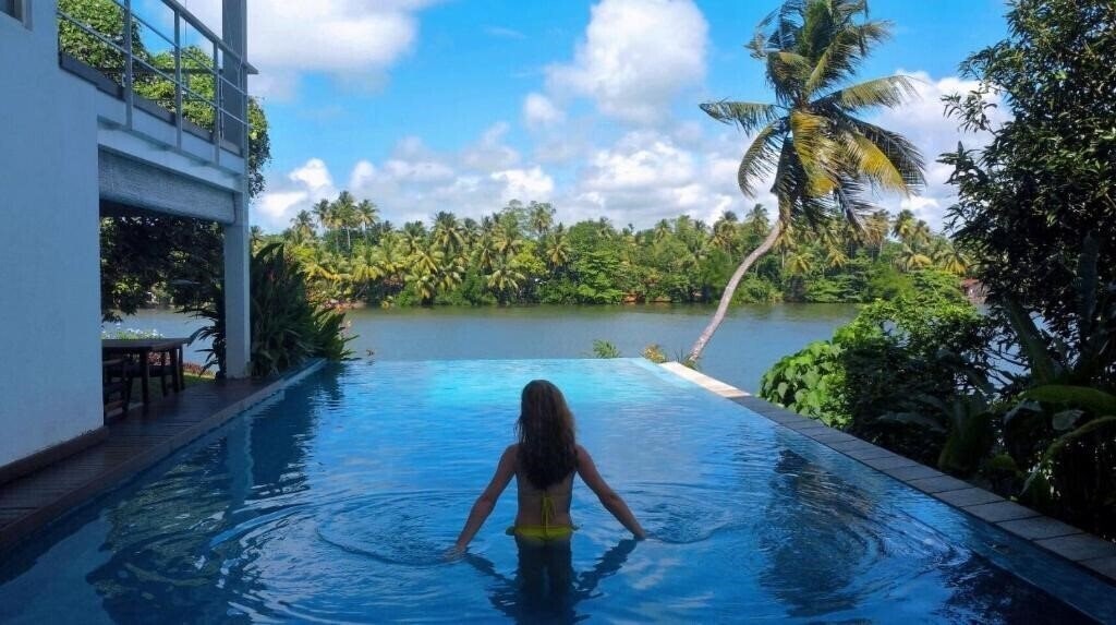 Отель 33 Lake Terrace 5*