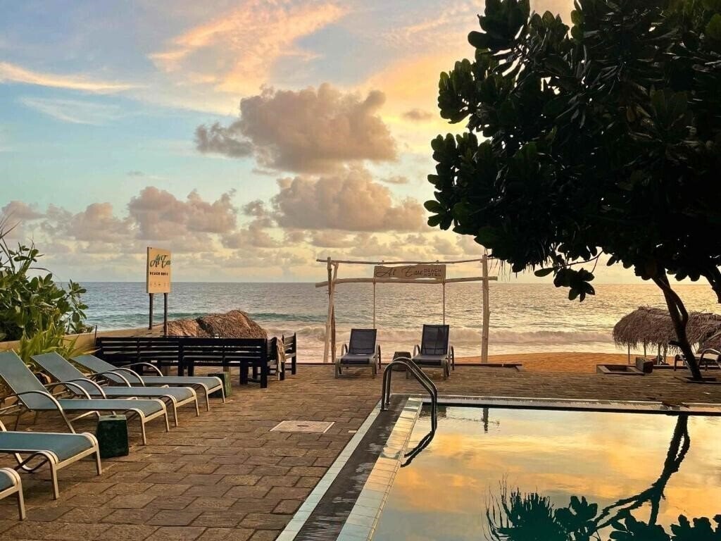 Готель At Ease Beach Hotel 3*