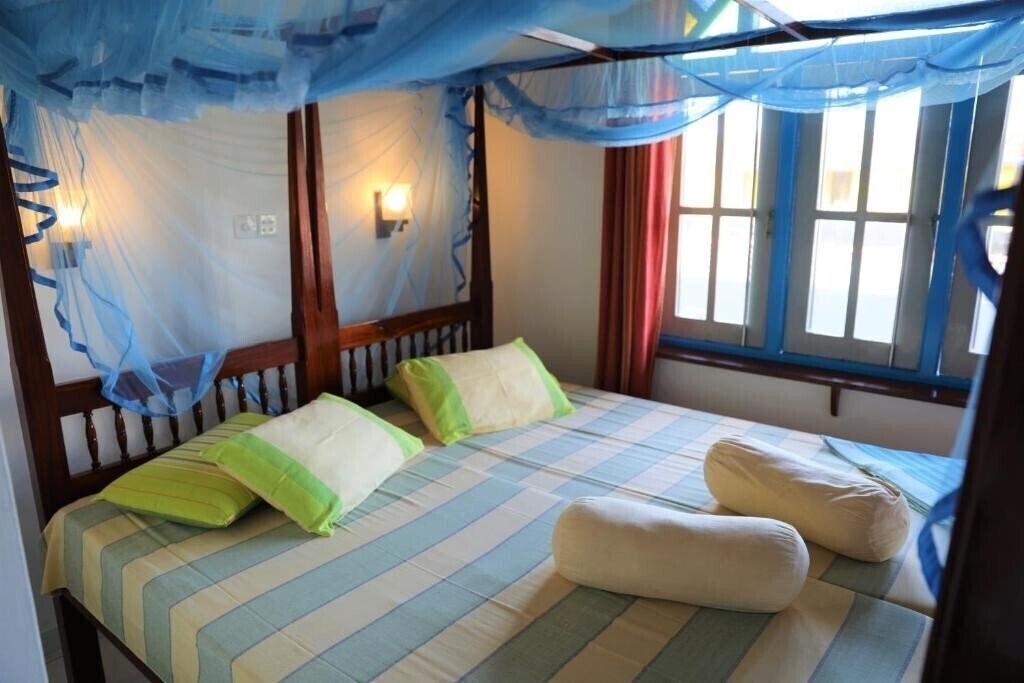 Готель Main Reef Guest House 2*