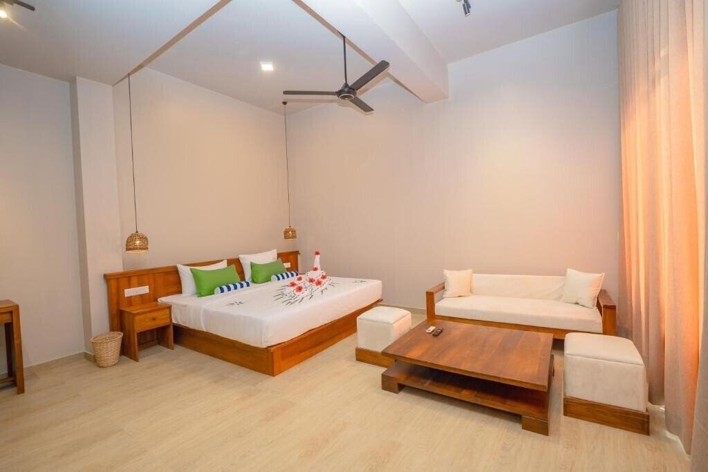 Фото Emerald Resort Hikkaduwa 3*