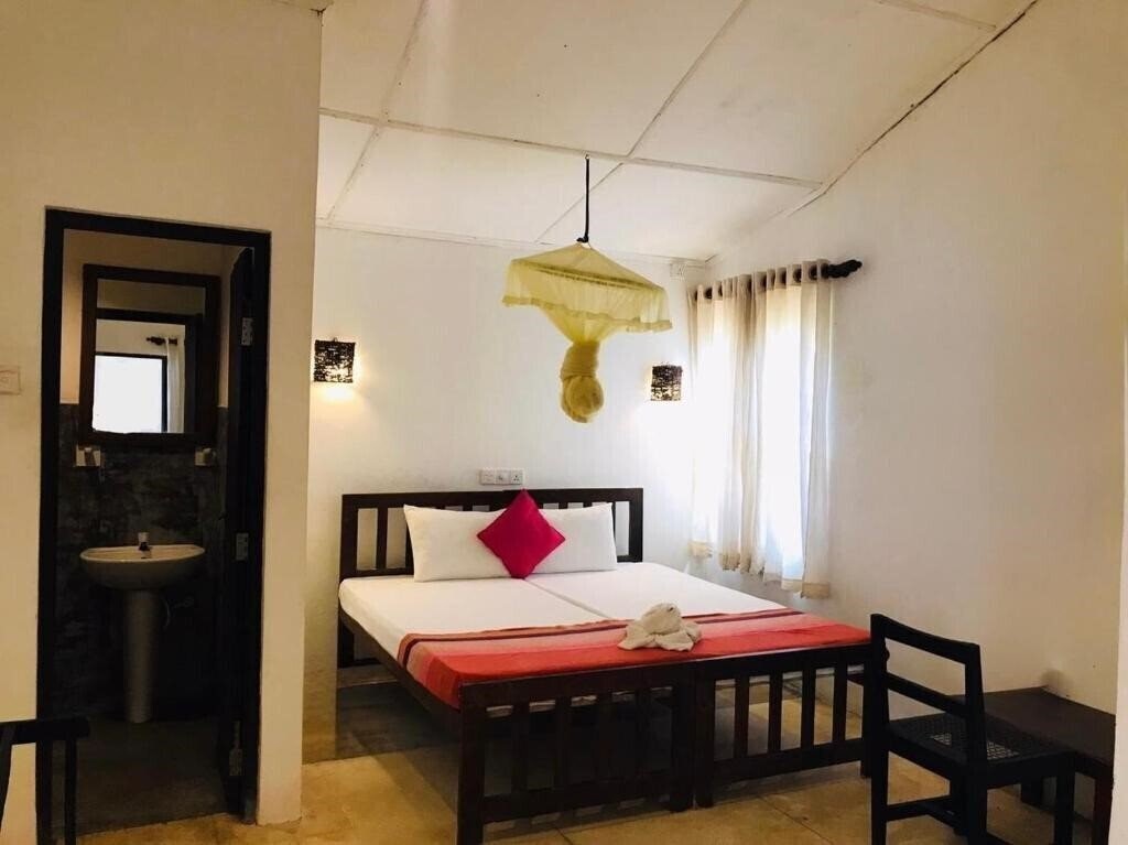 Готель Curry Bowl Restaurant & Turtles Rest 3*