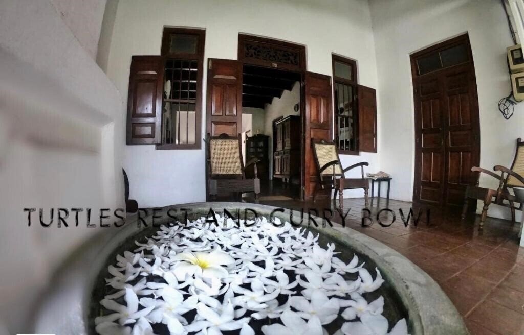 Фотографія Curry Bowl Restaurant & Turtles Rest 3*