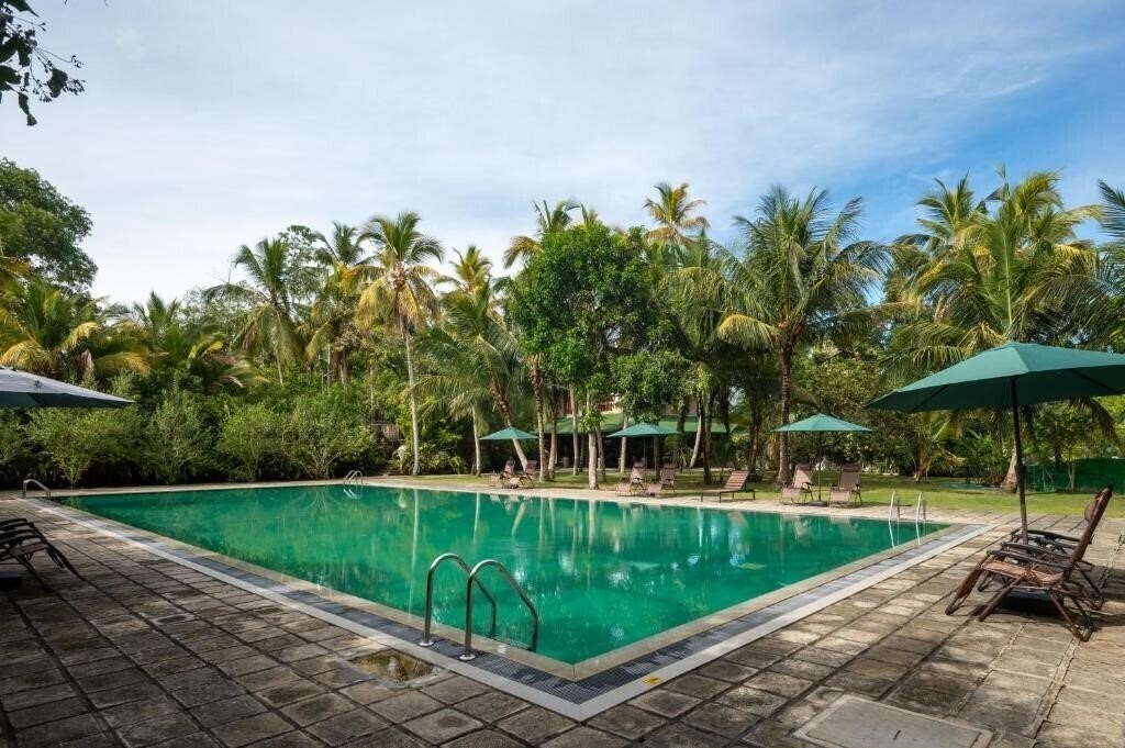Готель The Coastal Village 4*