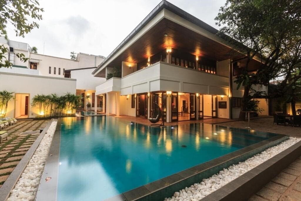 Готель Colombo Courtyard 4*