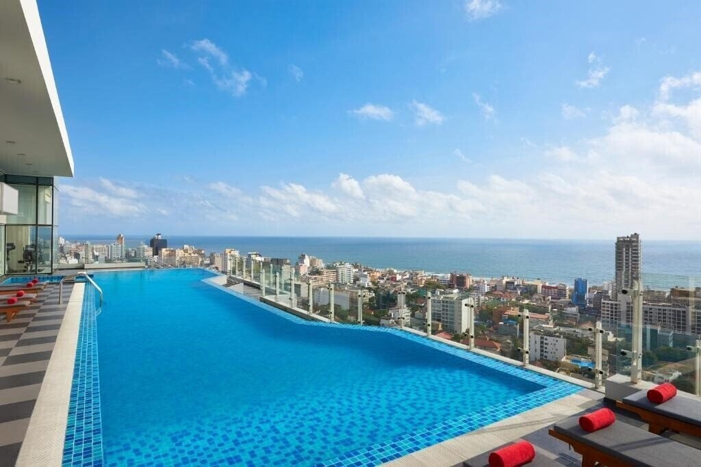 Отель Cinnamon Red Colombo 4*