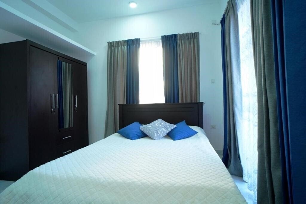 Готель Unique Towers Luxury Boutique Suites 4*