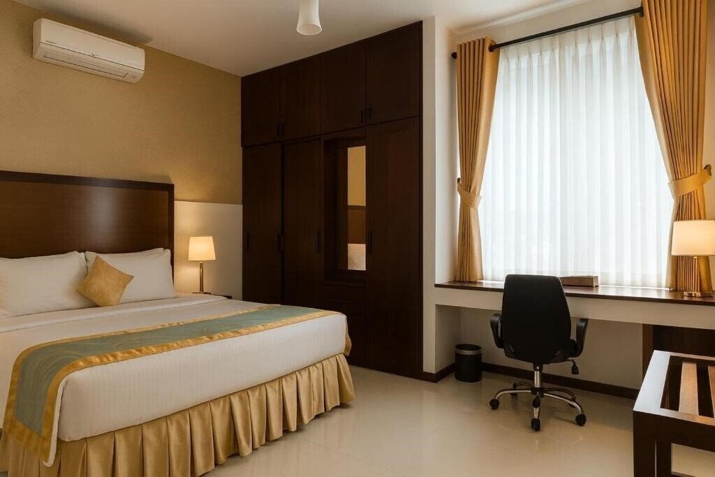 Отель Unique Towers Luxury Boutique Suites 4*