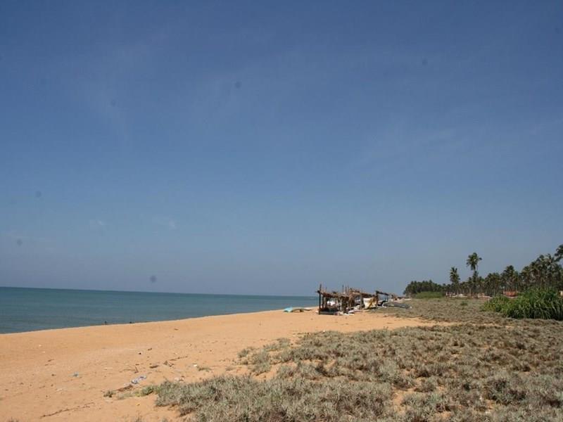 Фотографія C & I Beach Hotel Chilaw 4*