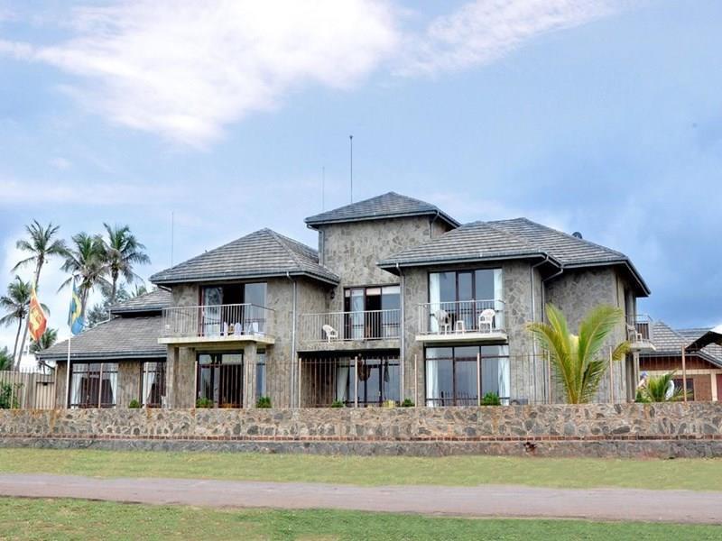 Готель C & I Beach Hotel Chilaw 4*