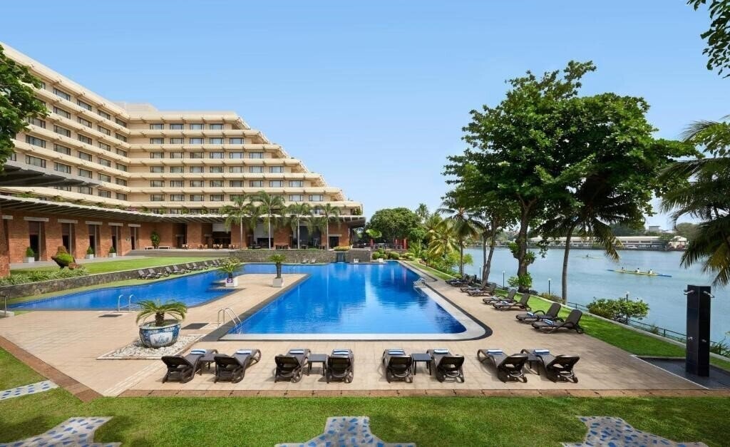 Готель Cinnamon Lakeside Colombo 5*