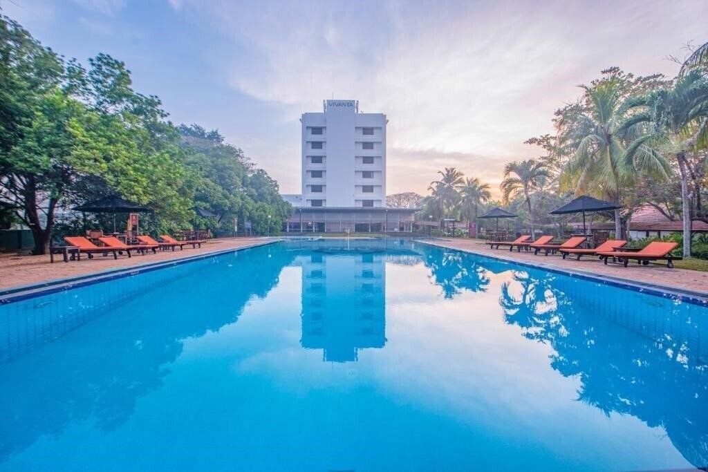 Отель Vivanta Colombo Airport Garden 4*